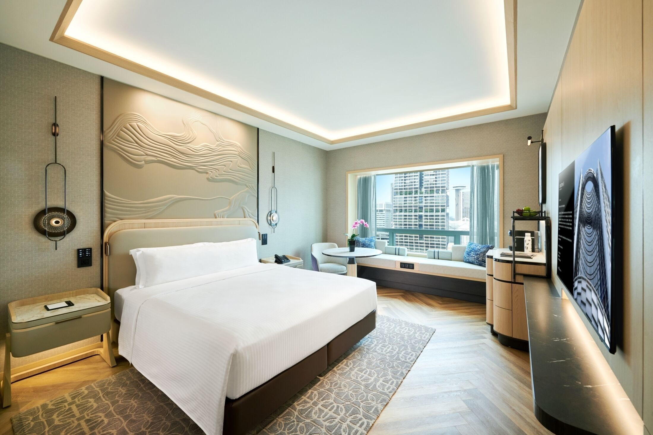 Premier Club King or Hollywood Twin Room (Newly Renovated) | Caja fuerte, escritorio, espacio para trabajar con un portátil