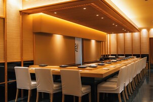 5 restaurants, breakfast, lunch, dinner served; Chinese cuisine