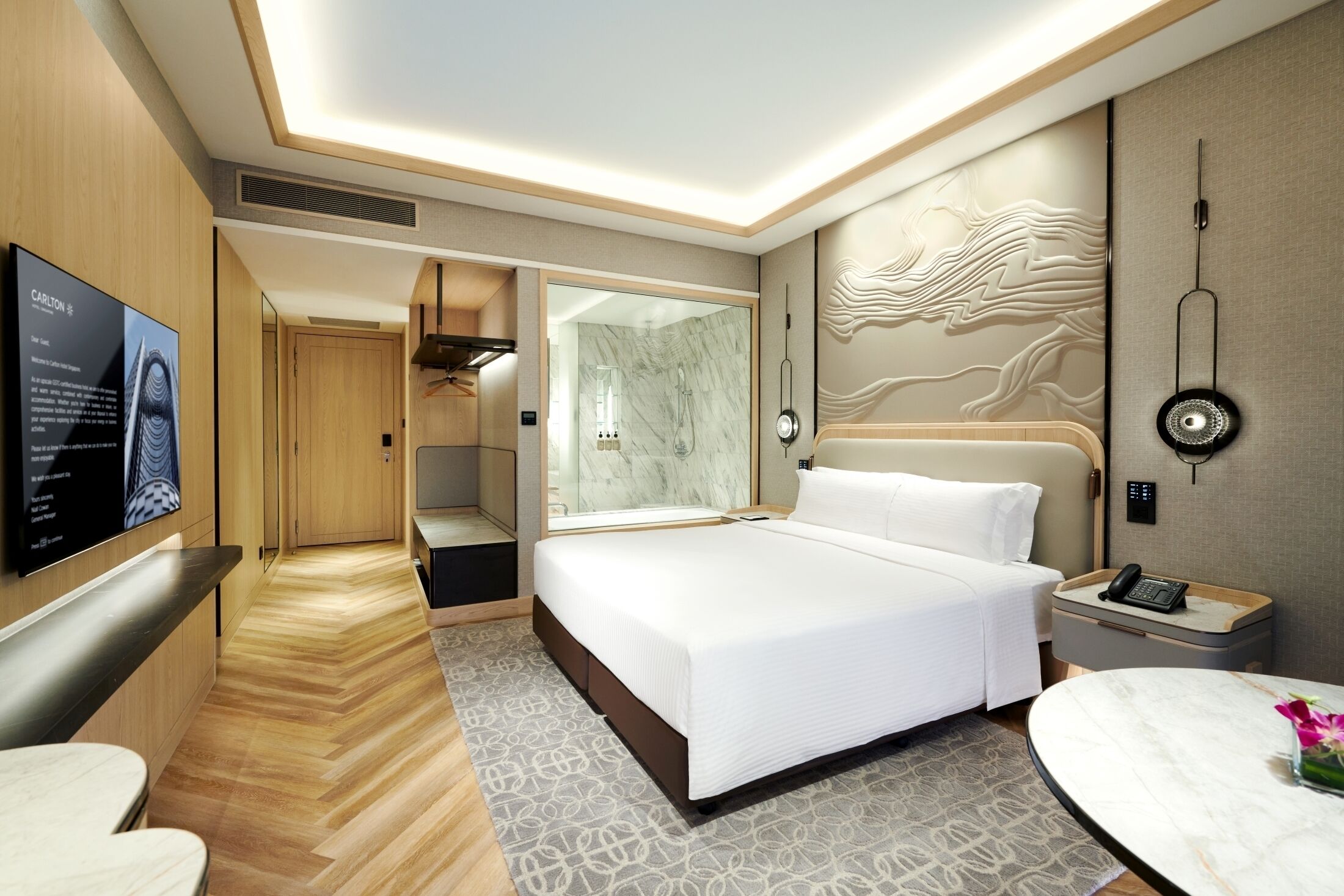 Premier King or Hollywood Twin Room (Newly Renovated) | Caja fuerte, escritorio, espacio para trabajar con un portátil