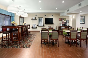 Free daily continental breakfast
