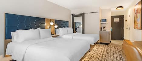 Luxe beddengoed, een bureau, verduisterende gordijnen