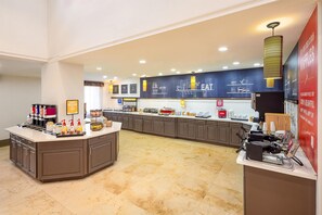 Free daily buffet breakfast - Hampton Inn & Suites St. Augustine-Vilano Beach (St. Augustine)
