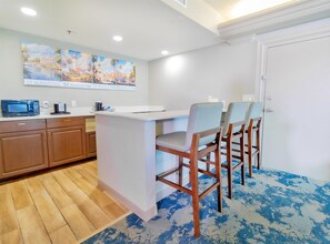 Living area - Hampton Inn & Suites St. Augustine-Vilano Beach (St. Augustine)