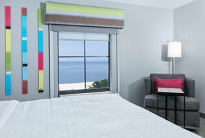 Suite, 1 King Bed, Beach View