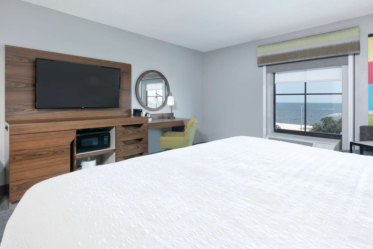 Room, 1 King Bed, Beach View
