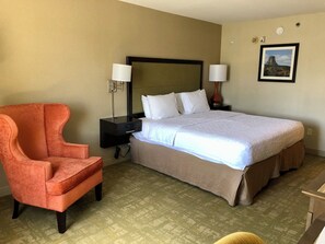 Setrika/meja setrika, Wi-Fi gratis, seprai linen, dan jam alarm