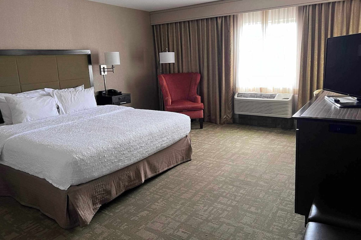 Standard Room, Accessible | 1 bedroom, iron/ironing board, free WiFi, bed sheets