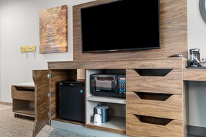 A modern kitchen with a flat-screen TV, a microwave, and a refrigerator. - Hampton Inn Front Royal (Front Royal)