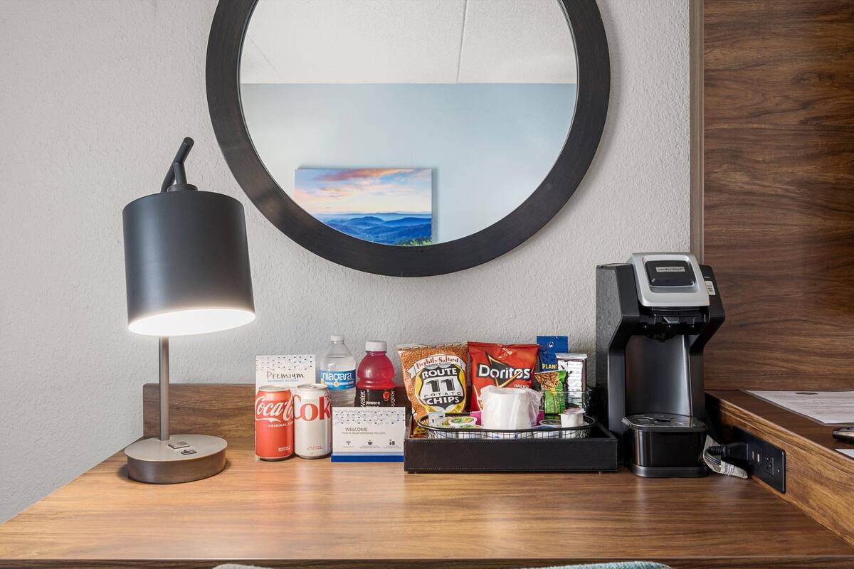 Zimmer, 1 King-Bett, Nichtraucher (Drinks & Snacks) | Allergikerbettwaren, Schreibtisch, Verdunkelungsvorhänge