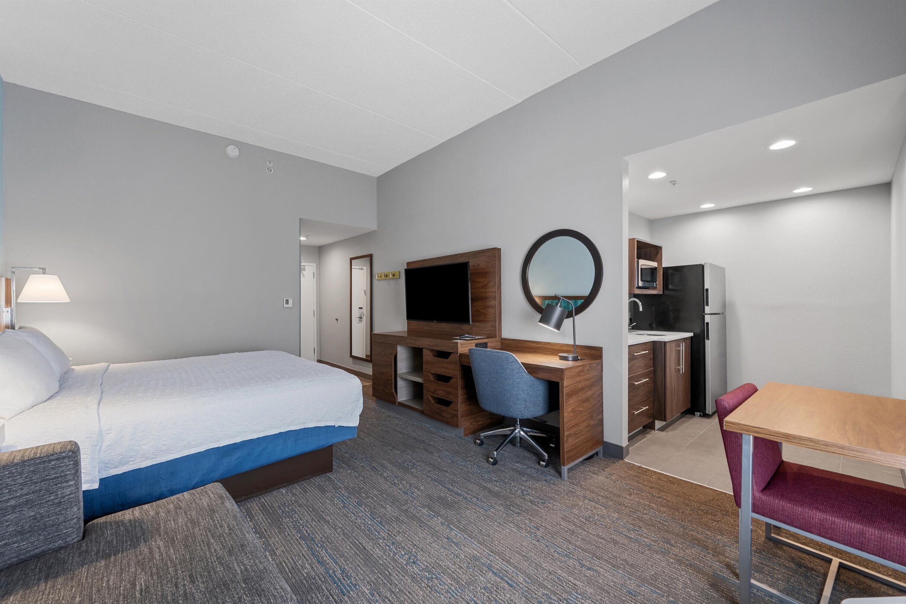 Room, 1 King Bed, Kitchenette | Hypo-allergenic bedding, desk, blackout drapes, iron/ironing board