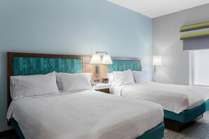 Hypo-allergenic bedding, desk, blackout curtains, iron/ironing board - Hampton Inn Front Royal (Front Royal)