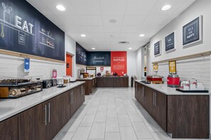 Free daily on-the-go breakfast - Hampton Inn Front Royal (Front Royal)
