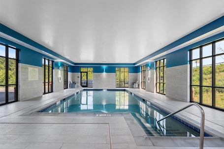 Indoor pool. Hampton Inn Front Royal