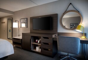 King Study | Down comforters, in-room safe, desk, blackout drapes