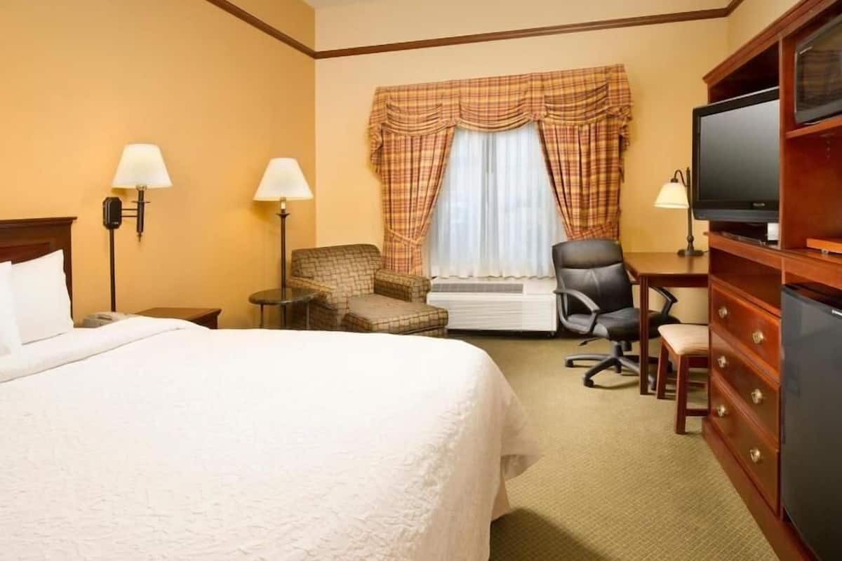 Premium bedding, in-room safe, free cribs/infant beds, free WiFi