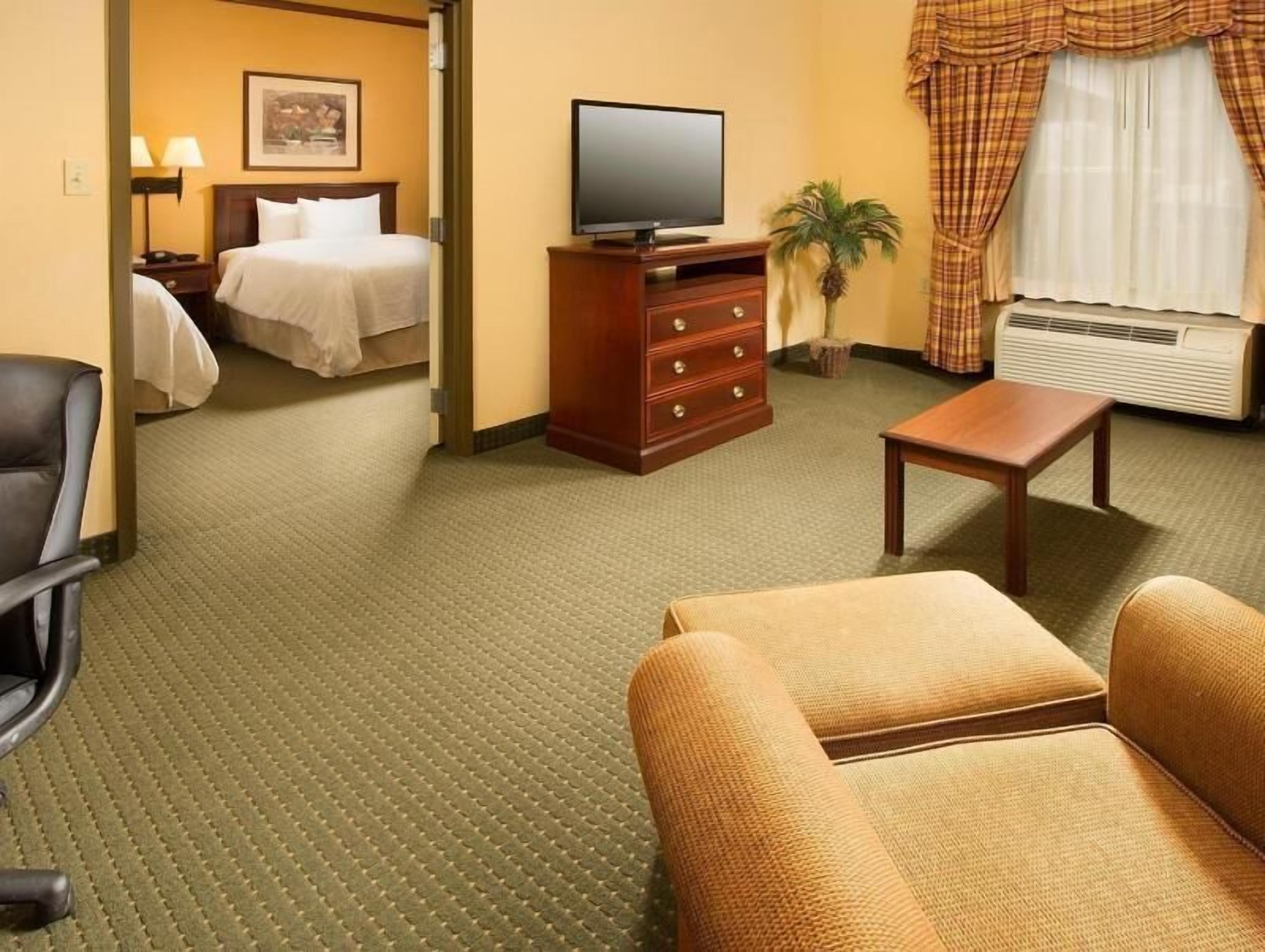 أغطية فراش متميزة وخزنة داخل الغرفة وأسرّة أطفال/رضّع (مجانًا)