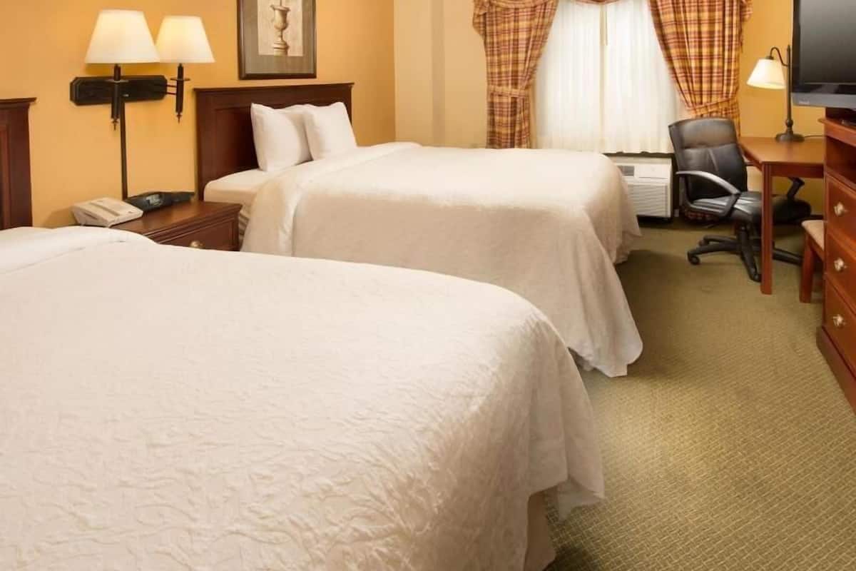 Premium bedding, in-room safe, free cribs/infant beds, free WiFi