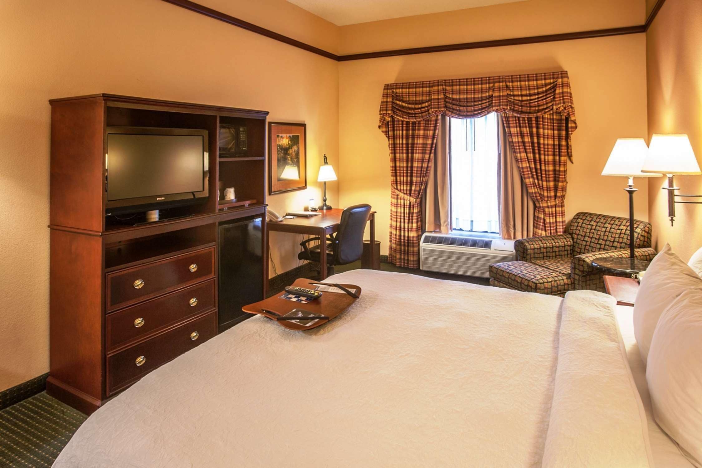 one king bed non smoking | premium bedding, in-room safe, free cots/infant beds, free wifi