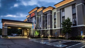 A hotel with a clear entrance, a sign indicating 'Welcome', and handicap parking spaces. - Hampton Inn & Suites Stillwater (Stillwater)