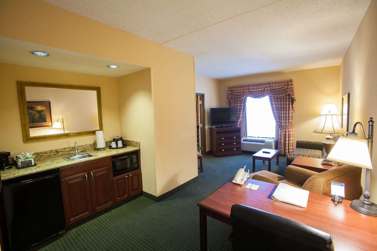 suite, 1 king bed, non smoking | premium bedding, in-room safe, free cots/infant beds, free wifi