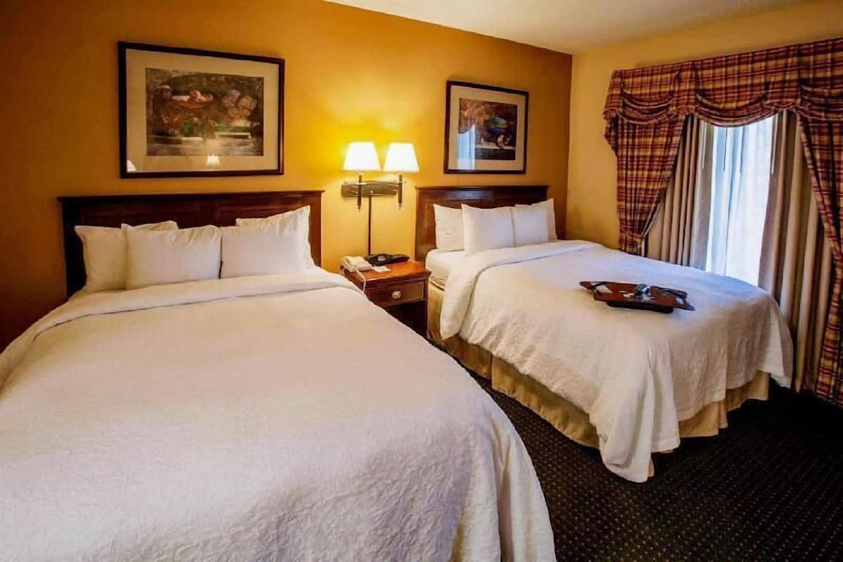 Premium bedding, in-room safe, free cribs/infant beds, free WiFi