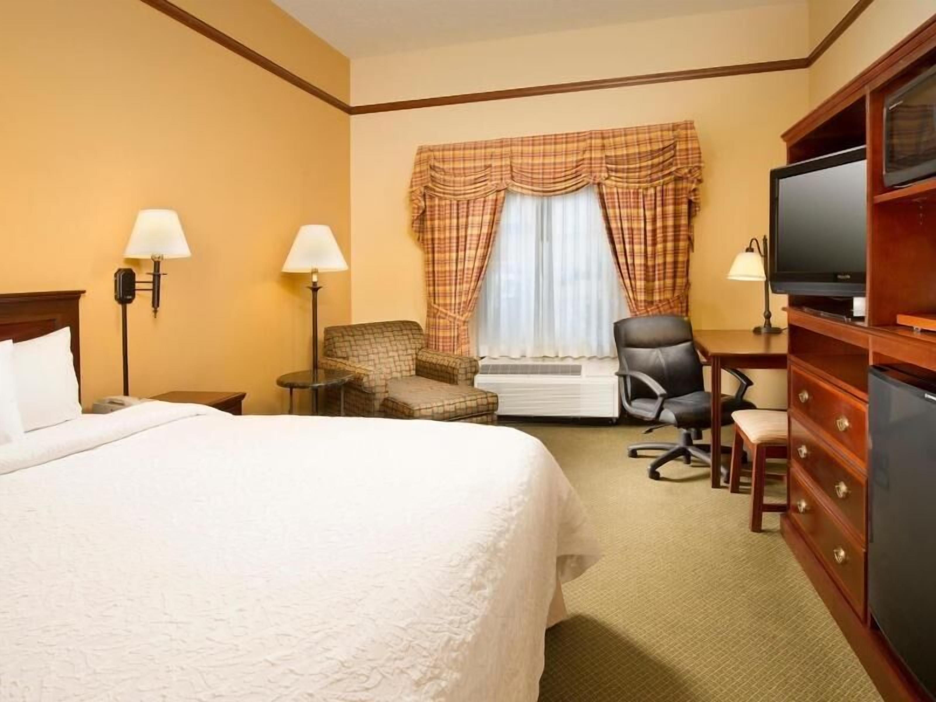 أغطية فراش متميزة وخزنة داخل الغرفة وأسرّة أطفال/رضّع (مجانًا)