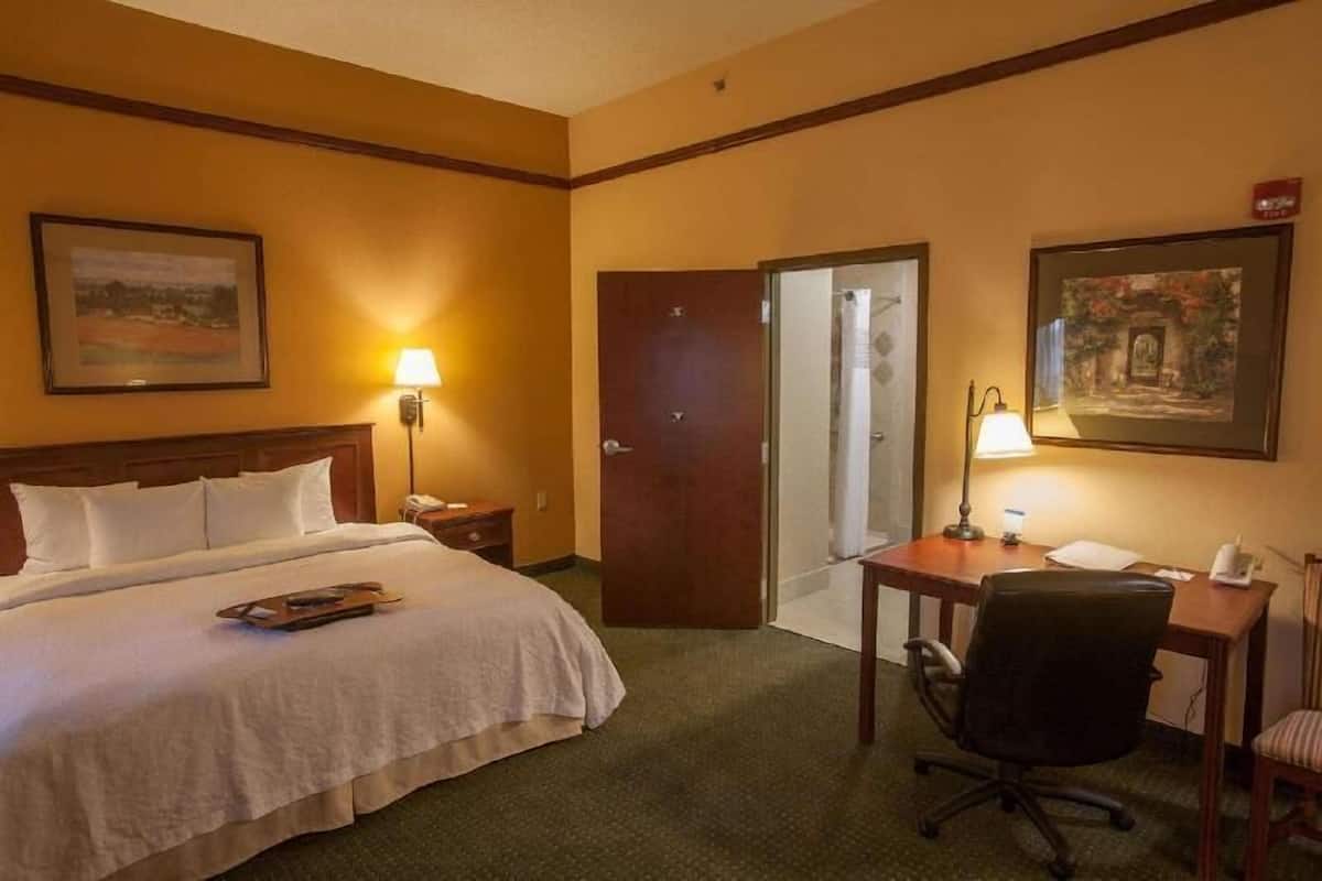 Premium bedding, in-room safe, free cribs/infant beds, free WiFi