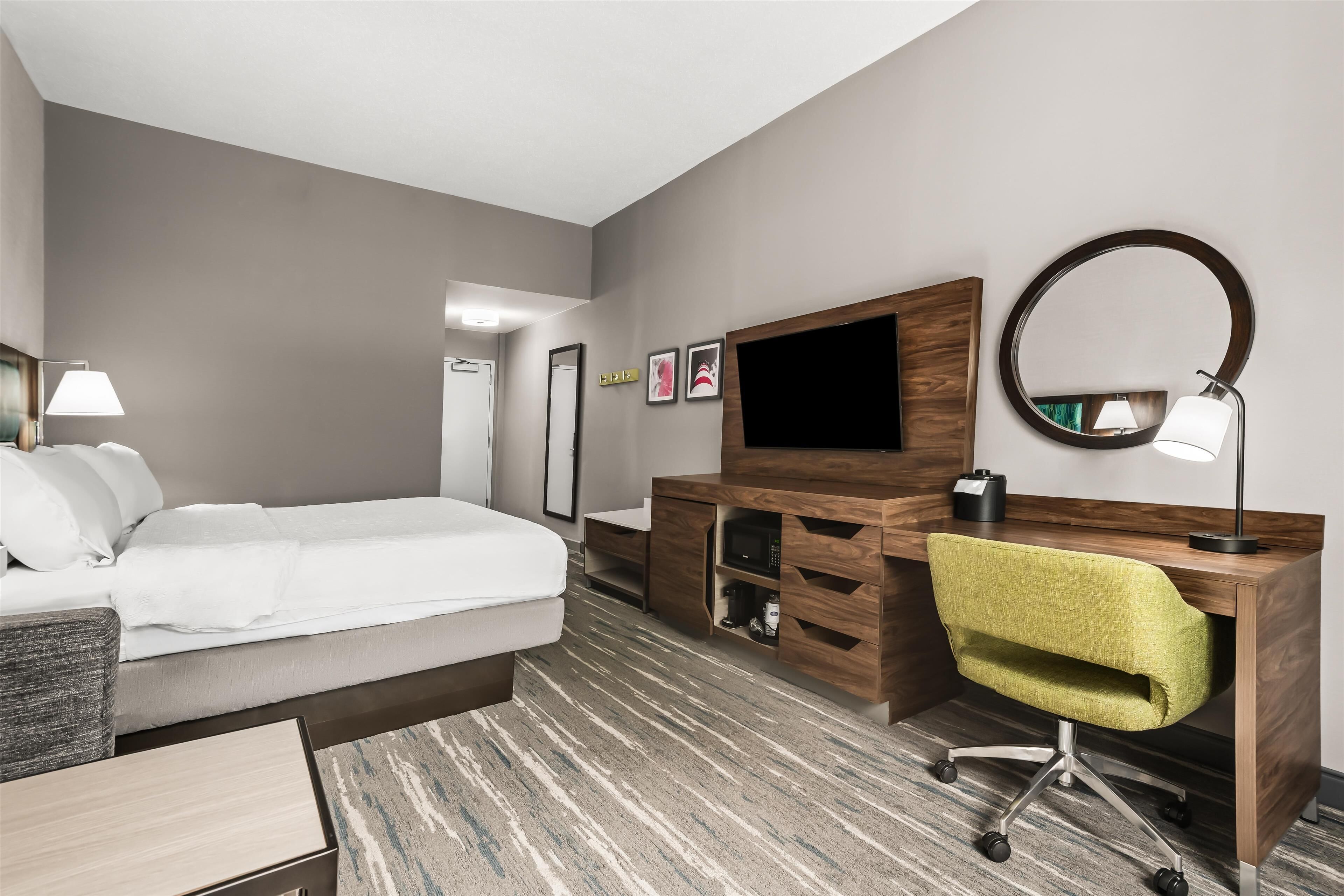 one king bed non smoking | premium bedding, pillow-top beds, in-room safe, desk