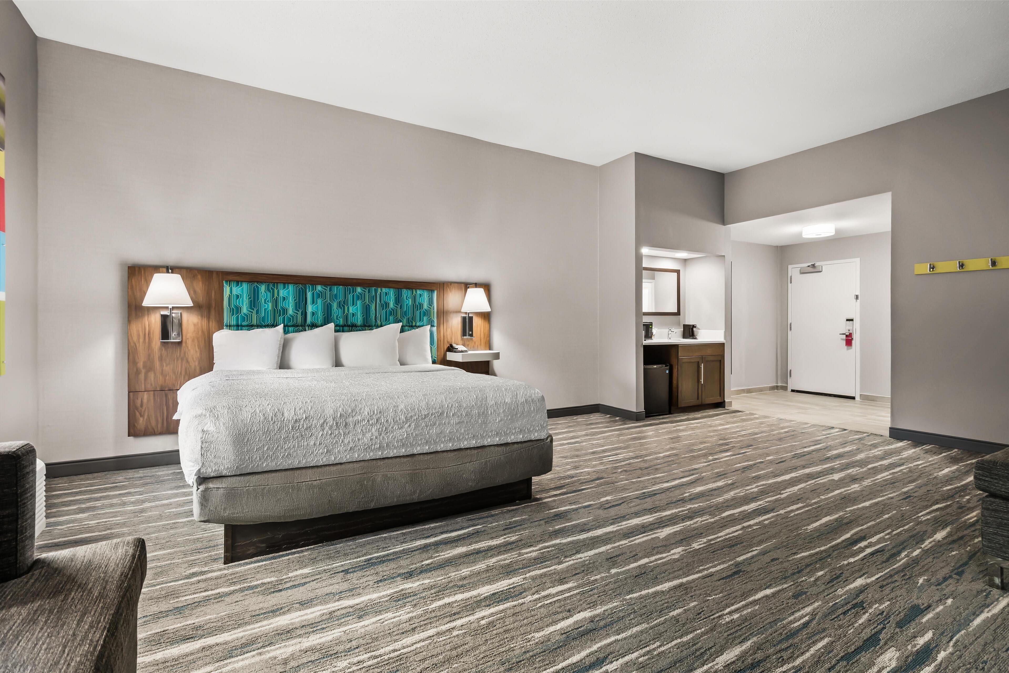 one bedroom suite one king non smoking | premium bedding, pillow-top beds, in-room safe, desk