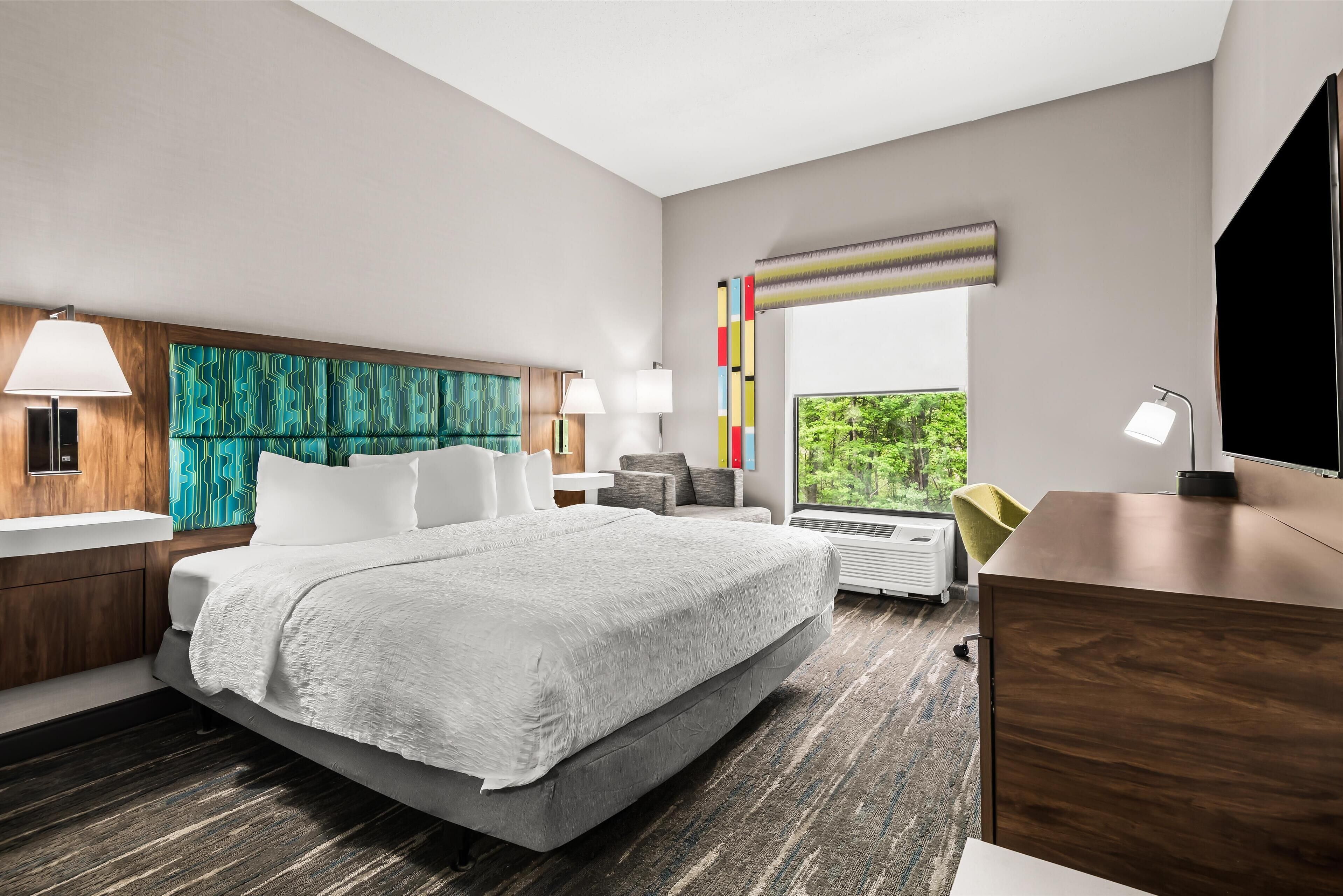 premium bedding, pillow-top beds, in-room safe, desk