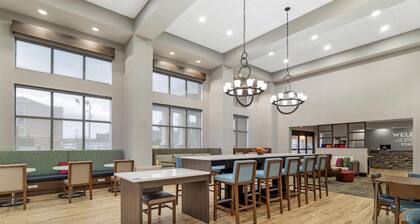 Hampton Inn & Suites Augusta West