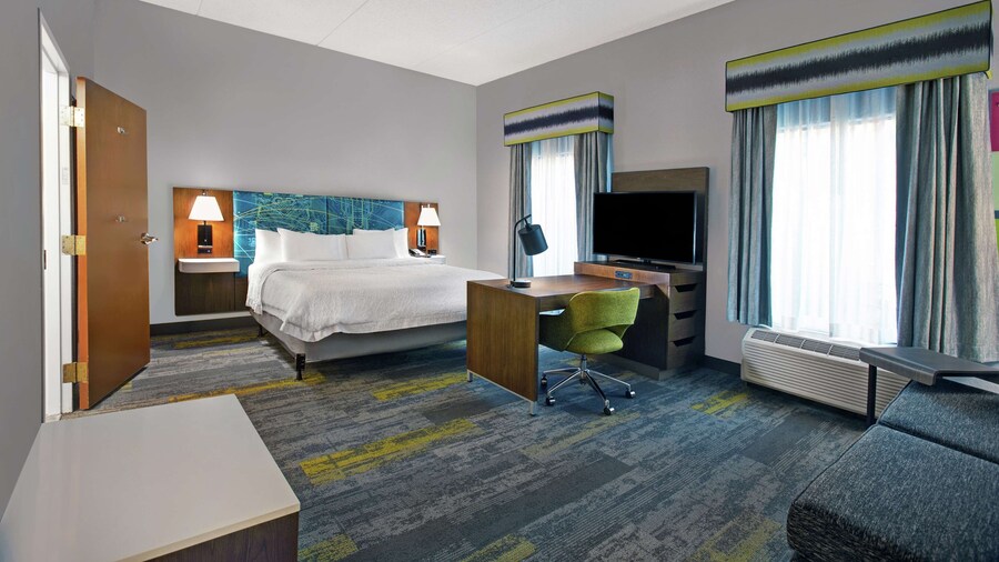 Hampton Inn & Suites Augusta West