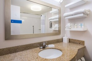 Shower, hair dryer, bathrobes, towels - Hampton Inn Clifton Park (Clifton Park)