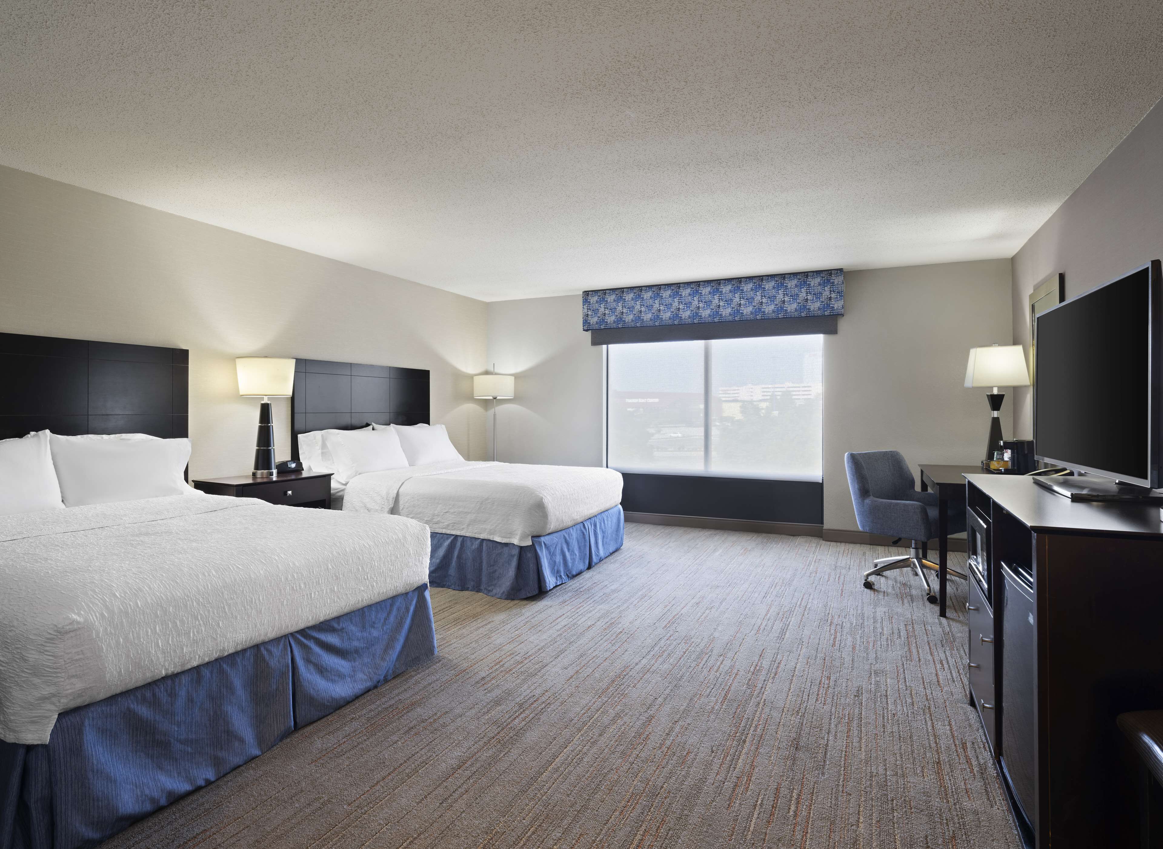 客房, 2 张大床, 无障碍, 无烟房 | 防过敏的被褥、办公桌、遮光窗帘、熨斗/熨衣板