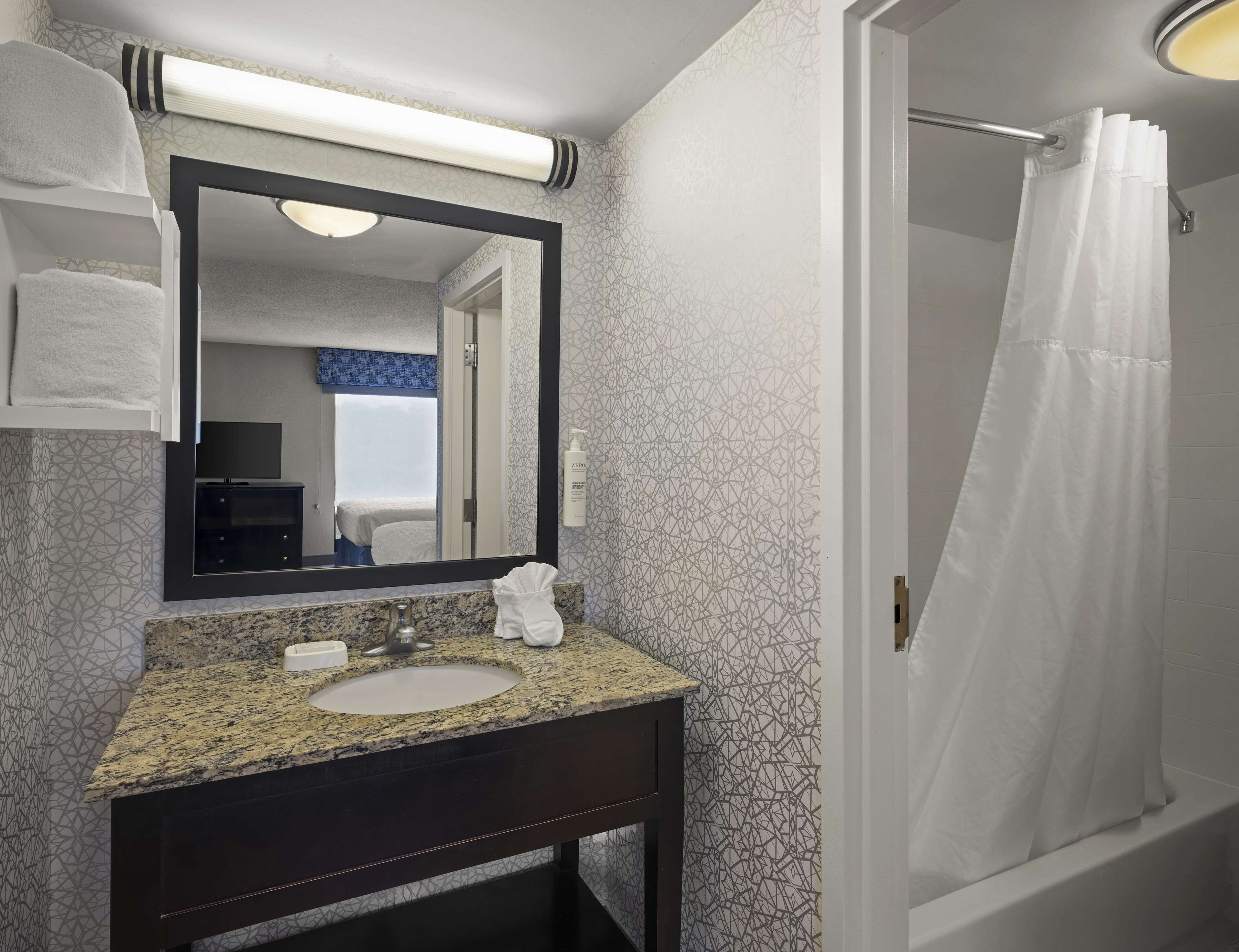 studio (2 queen, 1 sofabed) | bathroom | combined shower/bathtub, free toiletries, hair dryer, towels