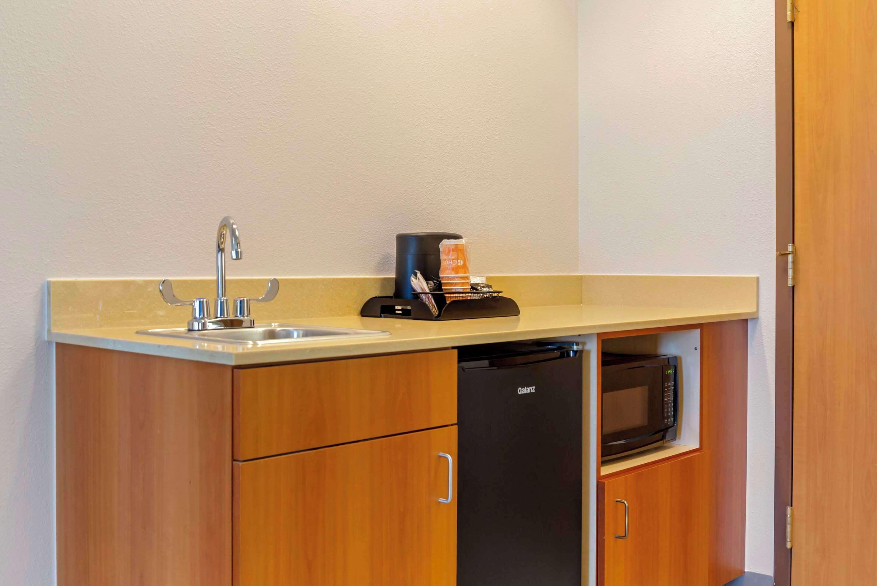 suite, multiple beds, non smoking | 1 bedroom, premium bedding, pillow-top beds, in-room safe