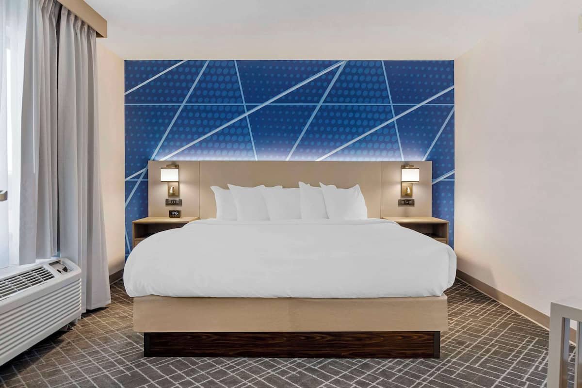 1 bedroom, premium bedding, pillow-top beds, in-room safe