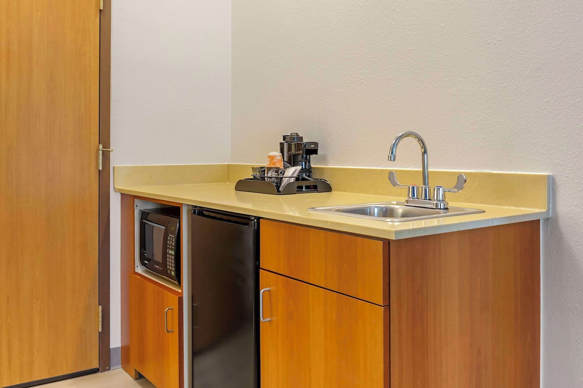 suite, 2 queen beds, non smoking | 1 bedroom, premium bedding, pillow-top beds, in-room safe