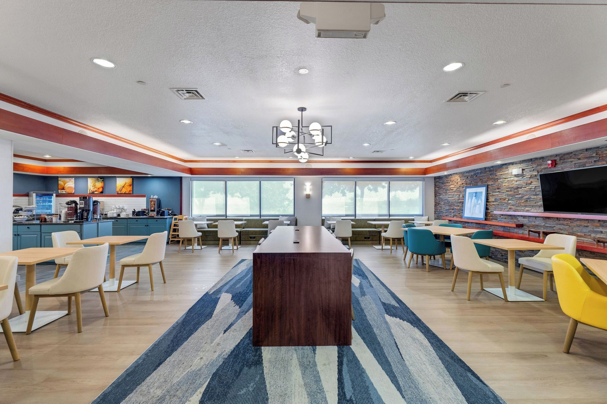 Free daily buffet breakfast