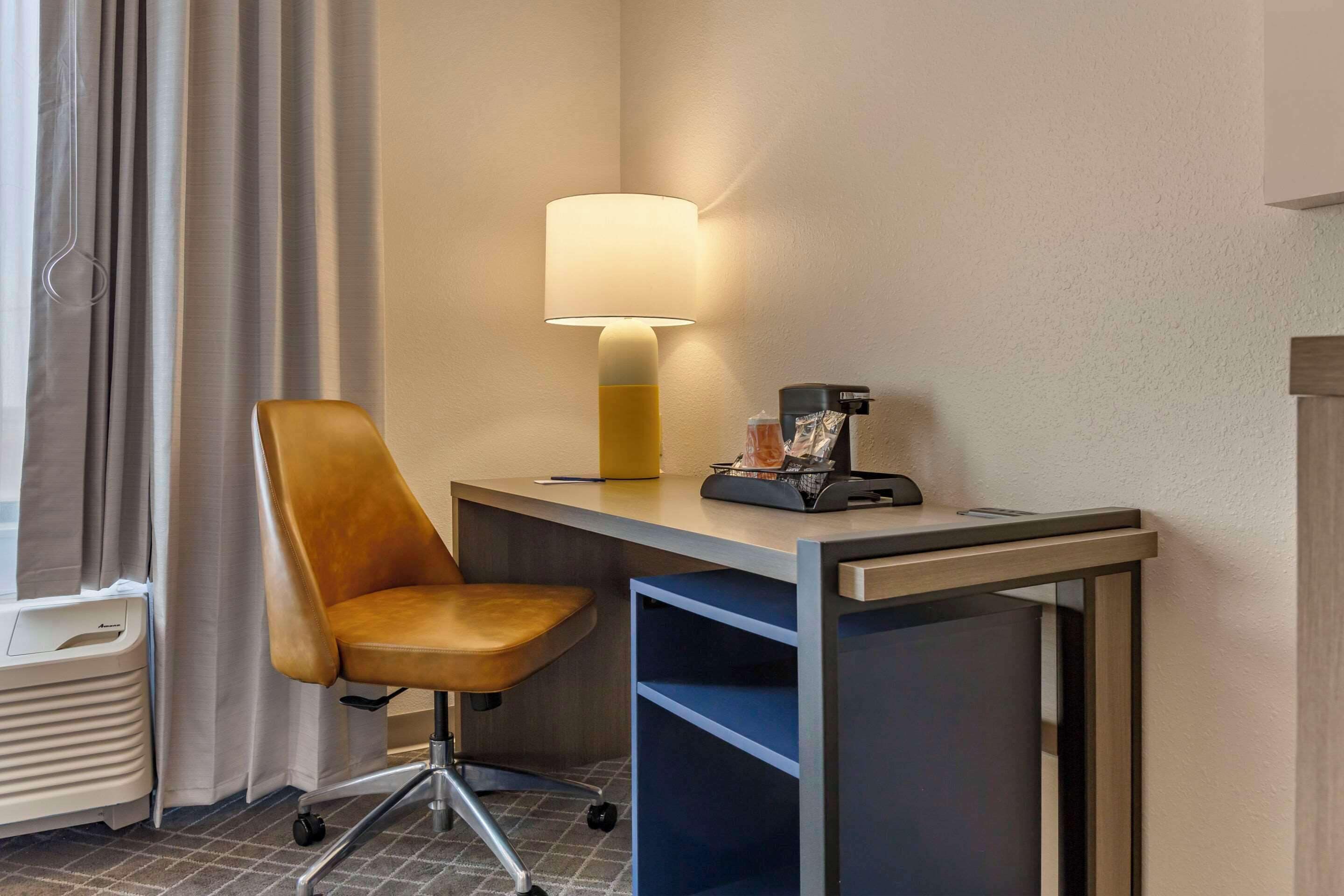 room, 1 king bed, accessible, non smoking (roll-in shower) | 1 bedroom, premium bedding, pillow-top beds, in-room safe