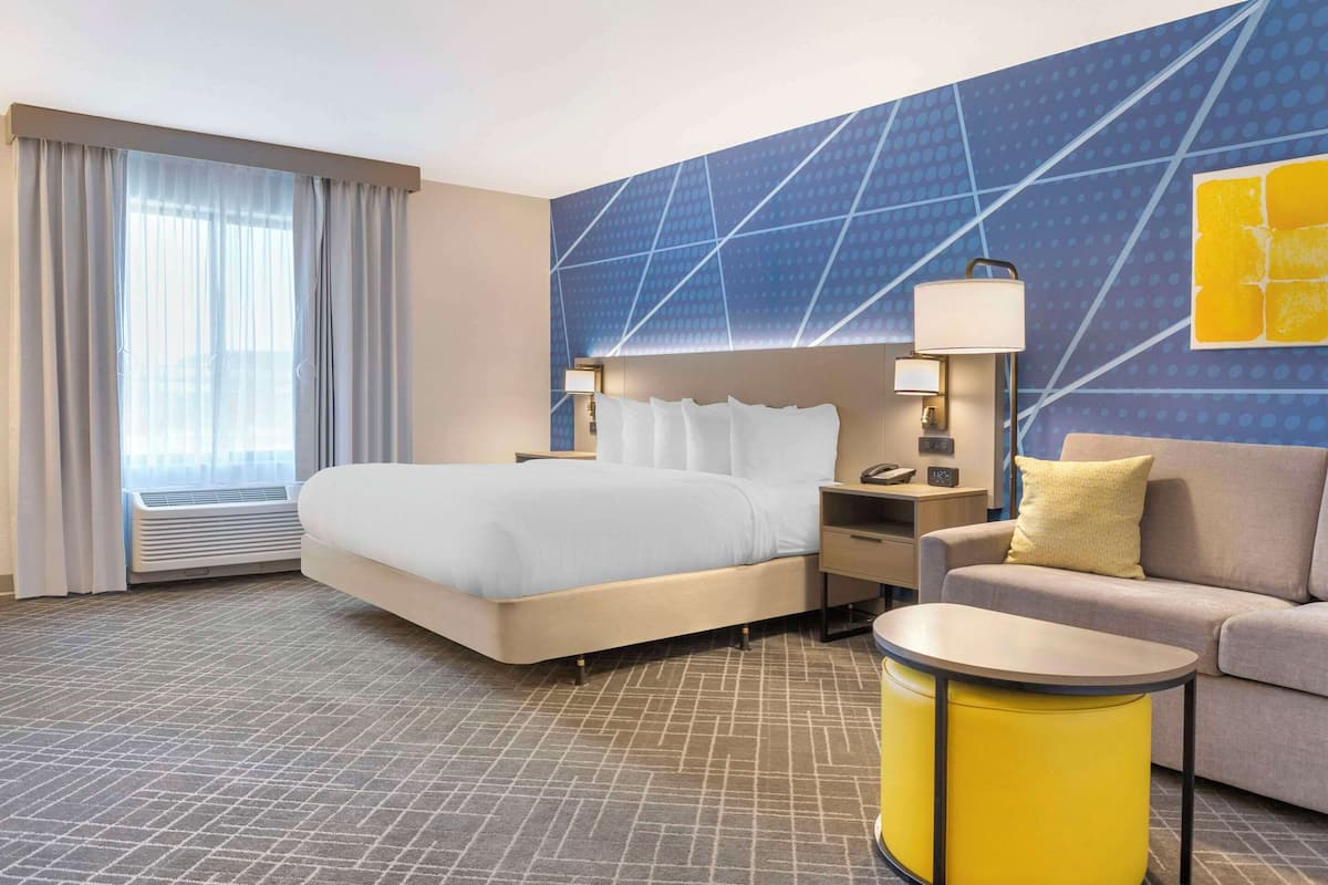 1 bedroom, premium bedding, pillow-top beds, in-room safe