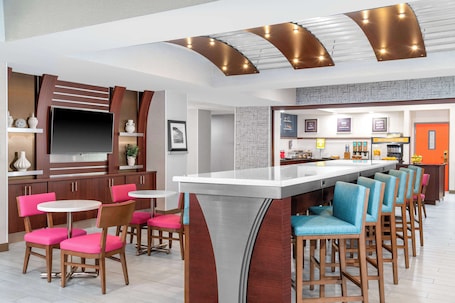 Free daily buffet breakfast. Hampton Inn & Suites Sacramento-Cal Expo