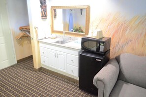 Desk, iron/ironing board, free WiFi, bed sheets
