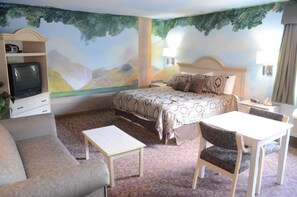 Skrivebord, strykejern/-brett, wi-fi (inkludert) og sengetøy