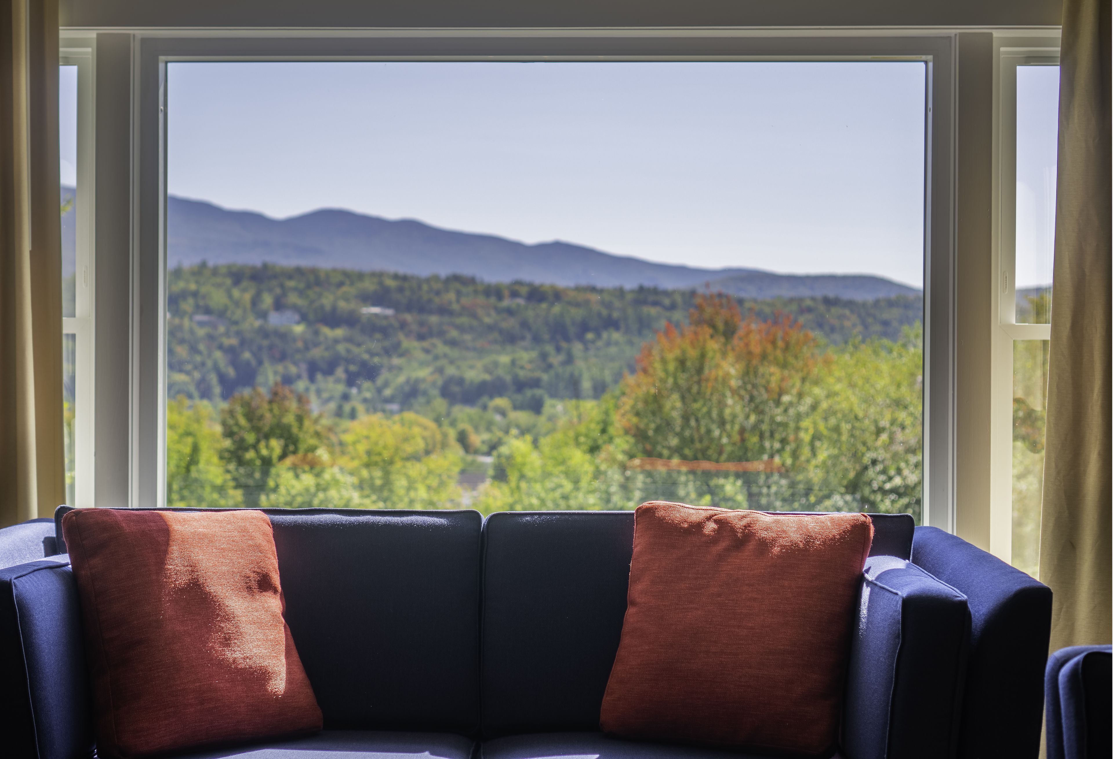 three bedroom condo located at mountainside resort | living room | 32-inch flat-screen tv with cable channels, tv