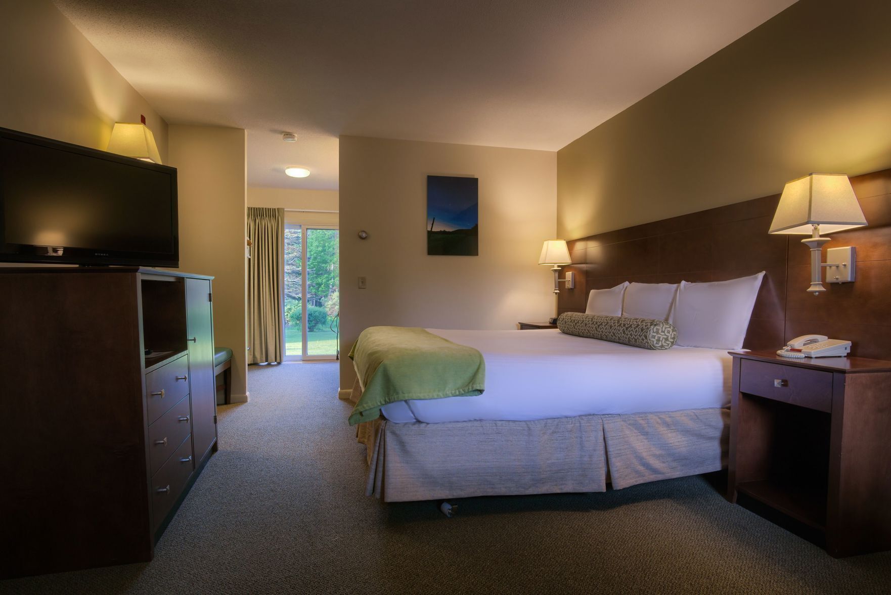 Premium bedding, in-room safe, desk, blackout drapes