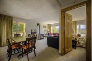 Three Bedroom Condo located at Mountainside Resort (no pets) | Living room | 32-inch flat-screen TV with cable channels, TV