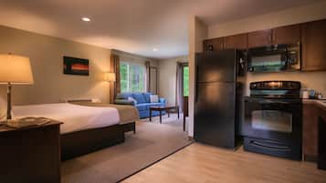 Deluxe Suite ADA | Premium bedding, in-room safe, desk, blackout drapes