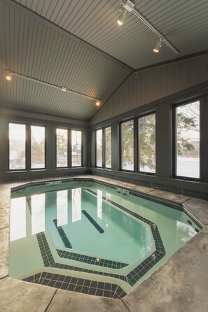 Indoor spa tub