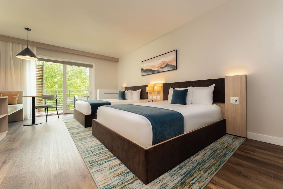 Premium bedding, in-room safe, desk, blackout drapes